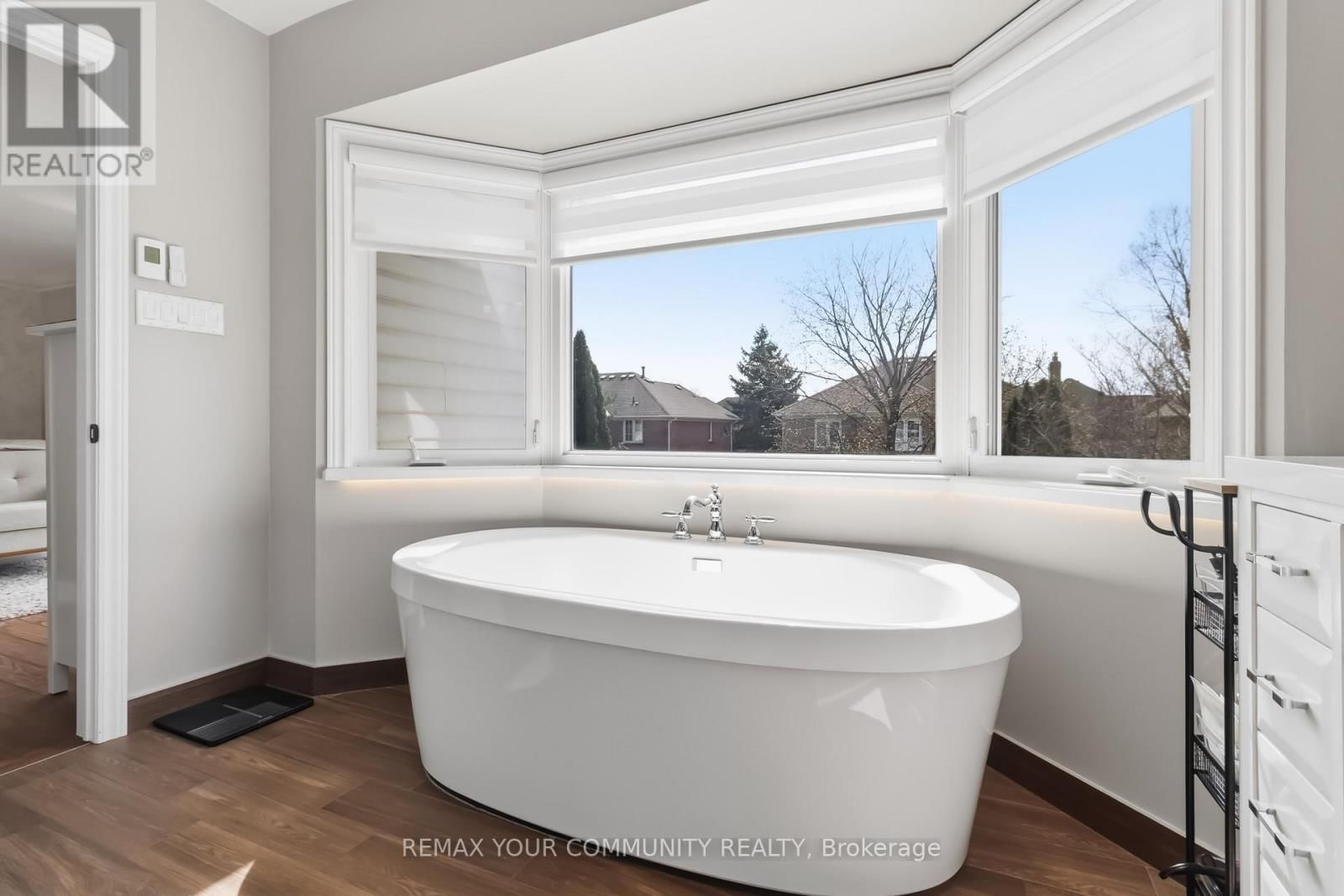 4184 VERMONT CRESCENT Image 25