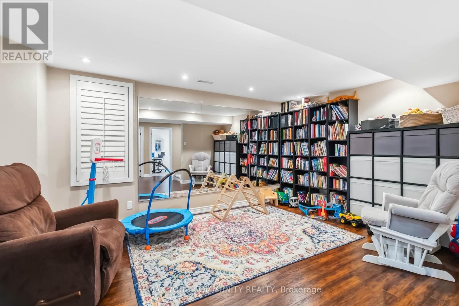 4184 VERMONT CRESCENT Image 32