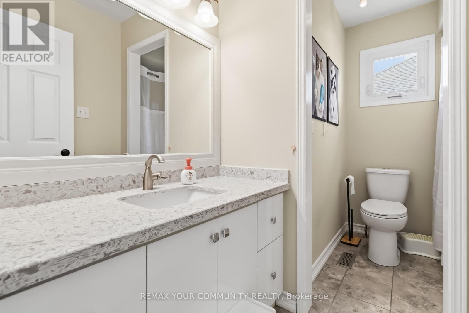 4184 VERMONT CRESCENT Image 36