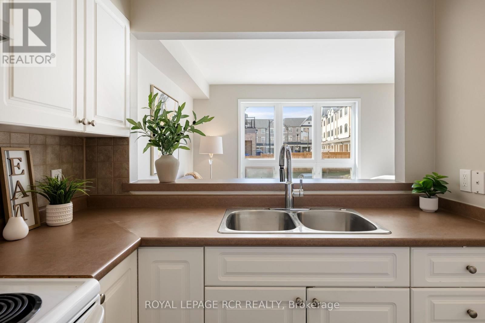 209 - 70 FIRST STREET Image 5