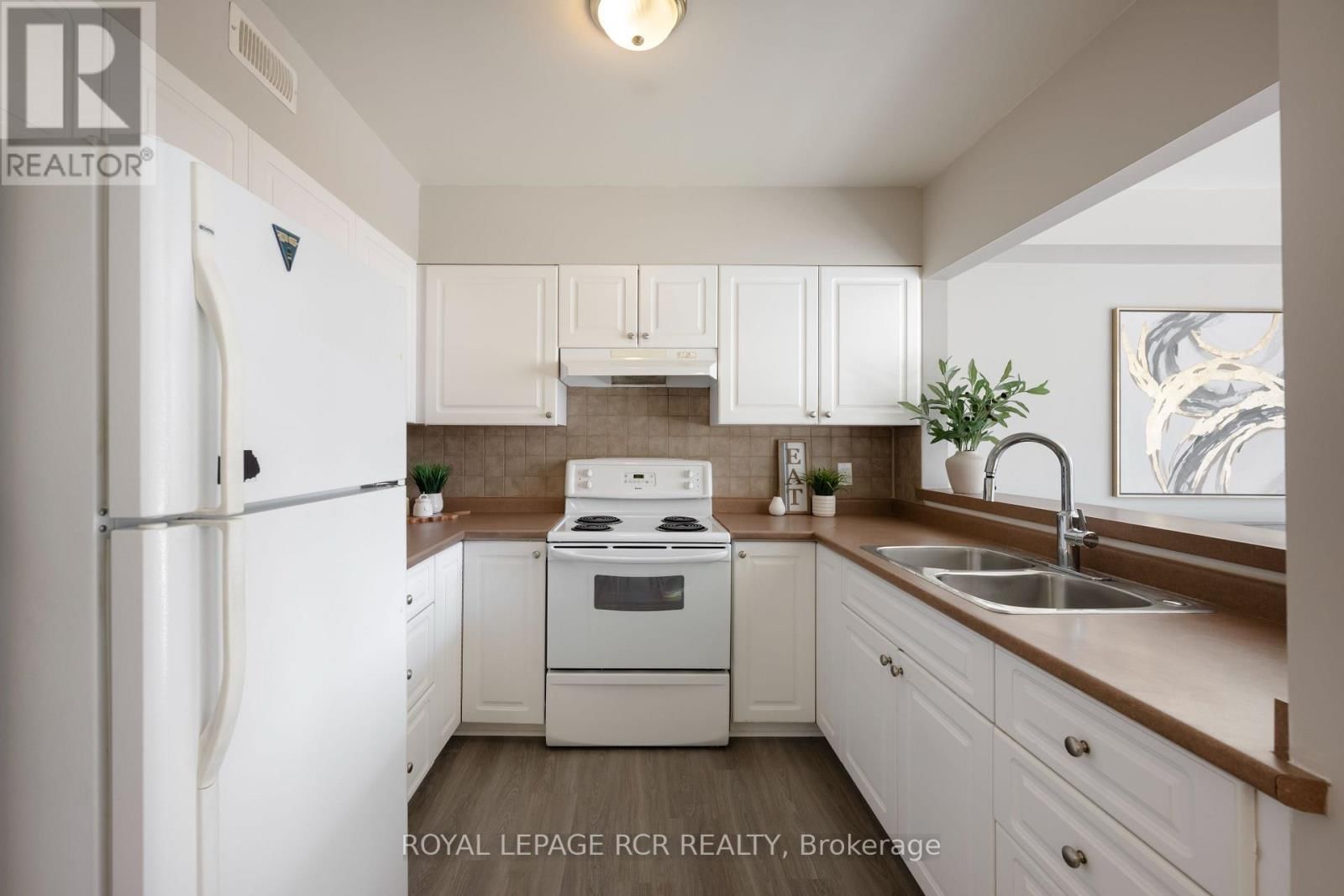 209 - 70 FIRST STREET Image 6