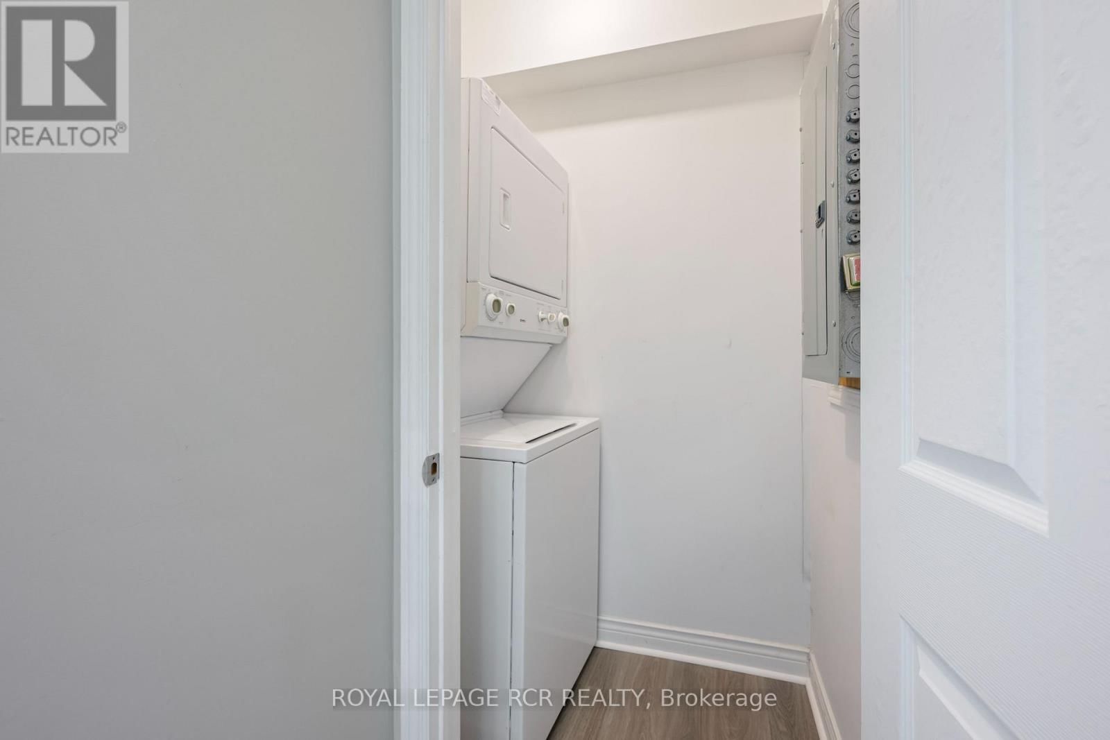 209 - 70 FIRST STREET Image 9