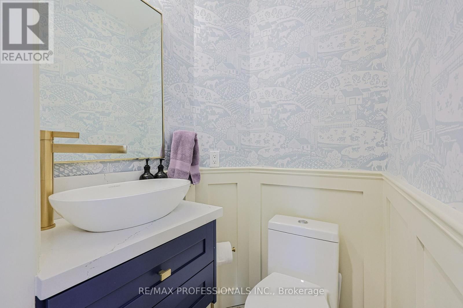 9B HARLTON CRESCENT Image 19