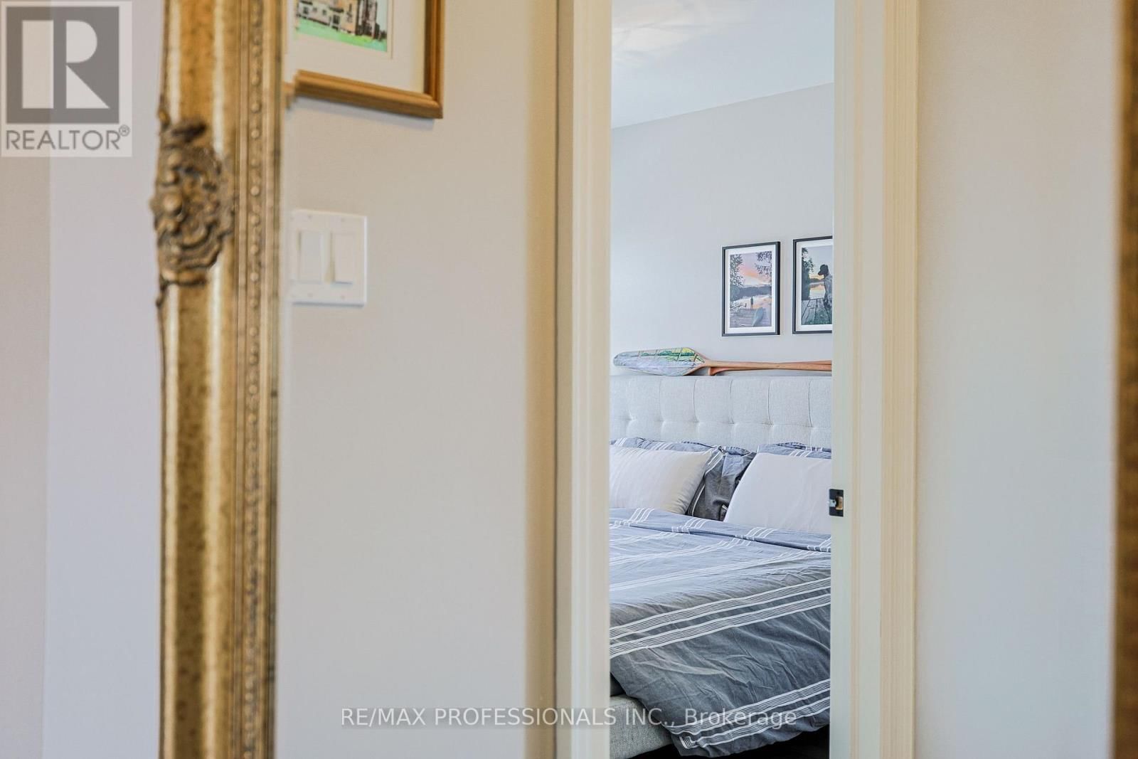 9B HARLTON CRESCENT Image 22