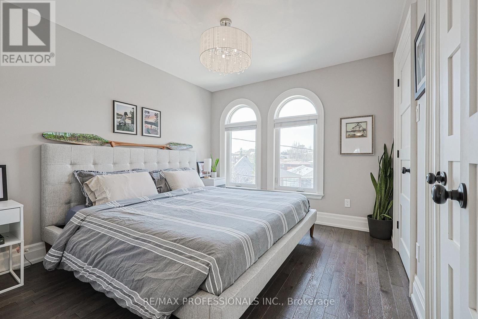 9B HARLTON CRESCENT Image 23