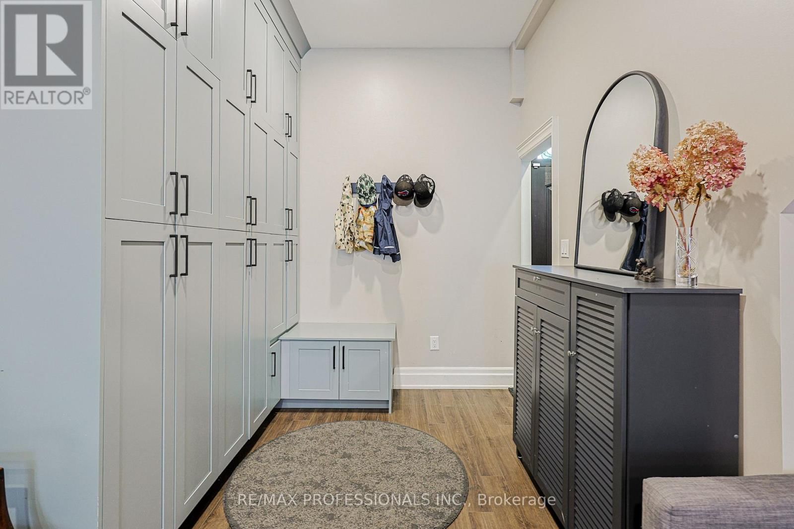 9B HARLTON CRESCENT Image 34