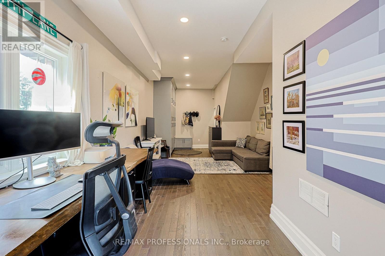 9B HARLTON CRESCENT Image 39