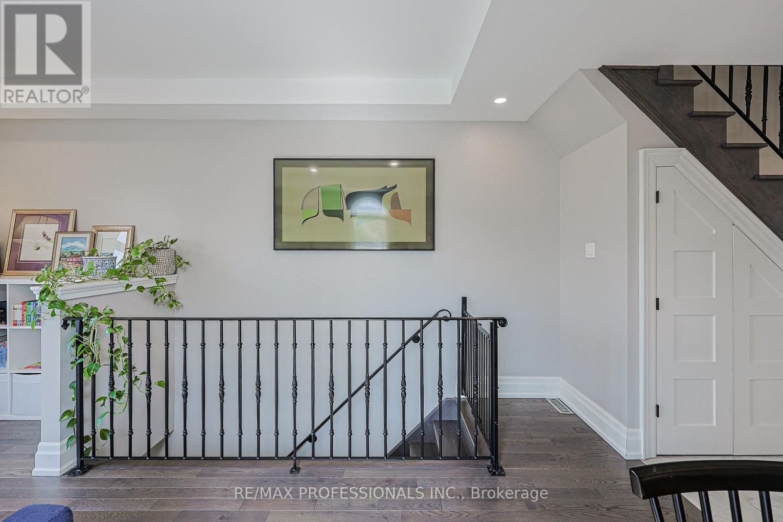 9B HARLTON CRESCENT Image 4