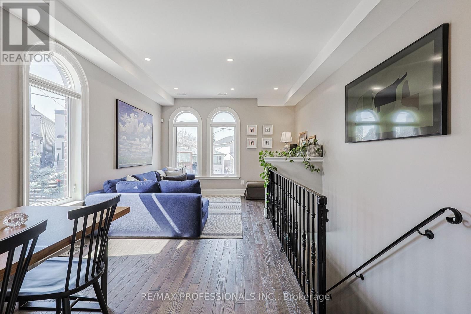 9B HARLTON CRESCENT Image 6