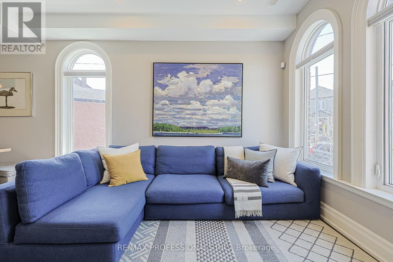 9B HARLTON CRESCENT Image 8