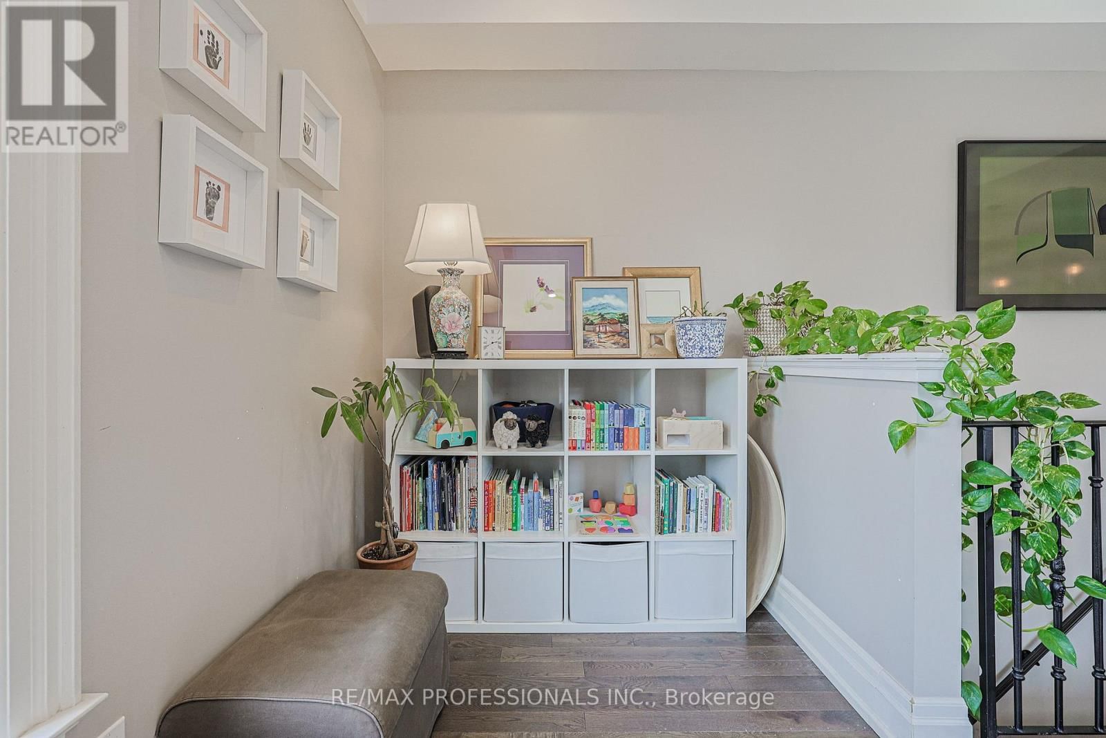 9B HARLTON CRESCENT Image 9