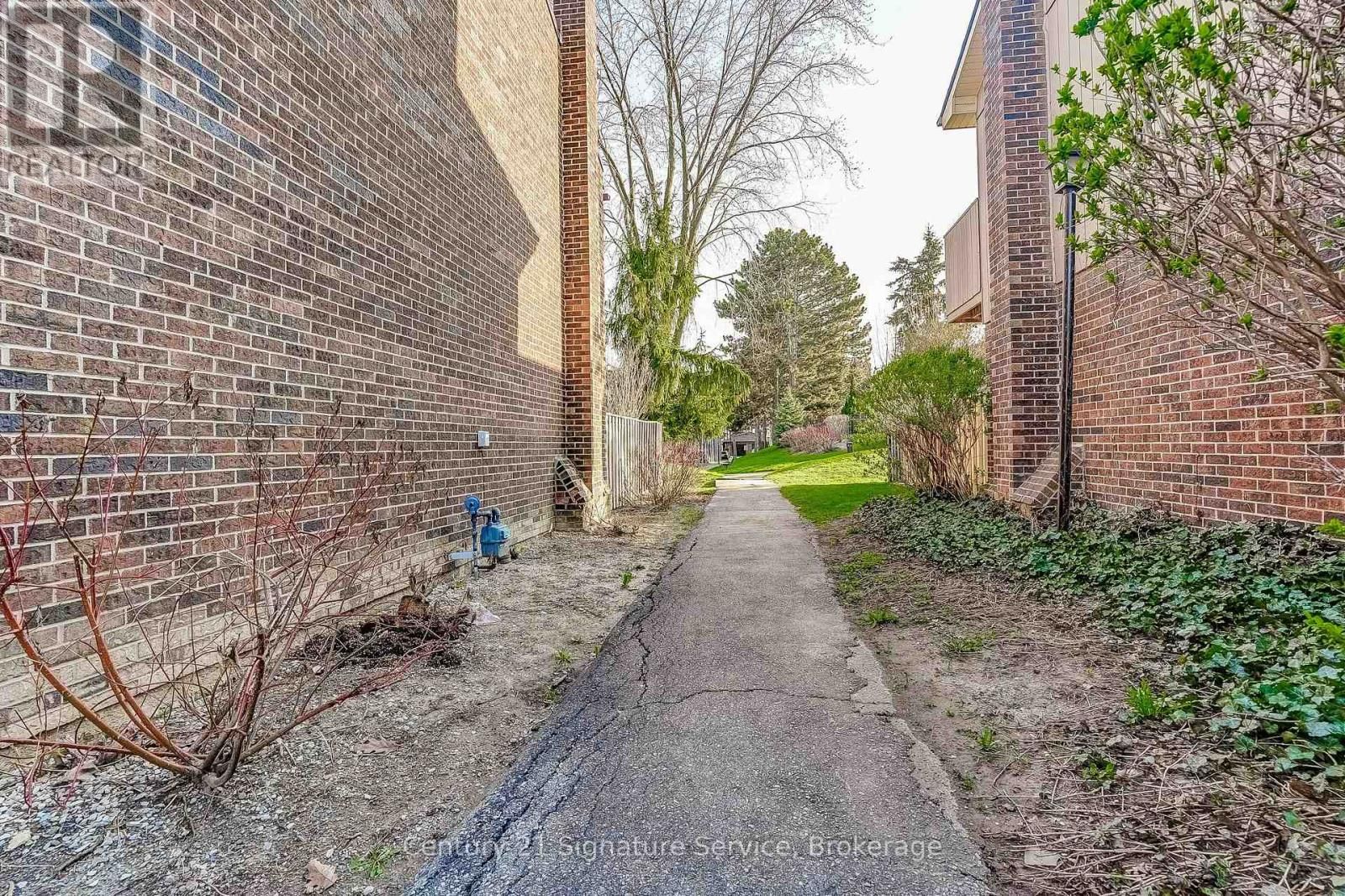 177 - 1951 RATHBURN ROAD EAST Image 37