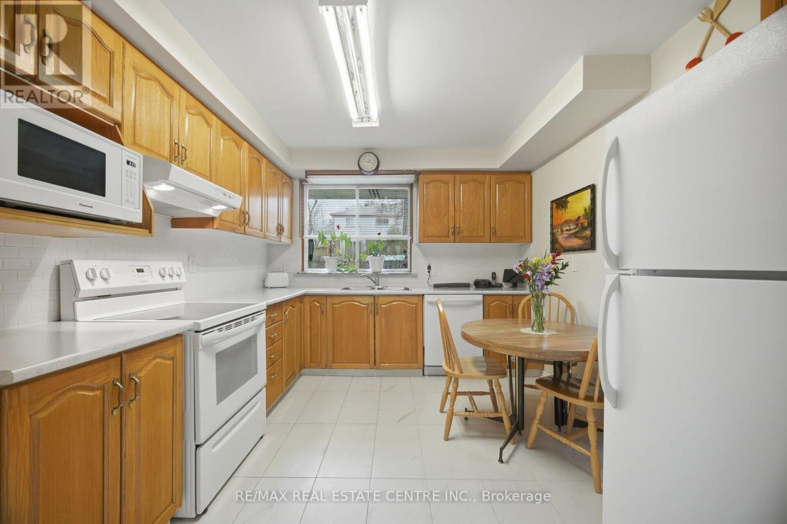 3590 FIELDGATE DRIVE Image 10