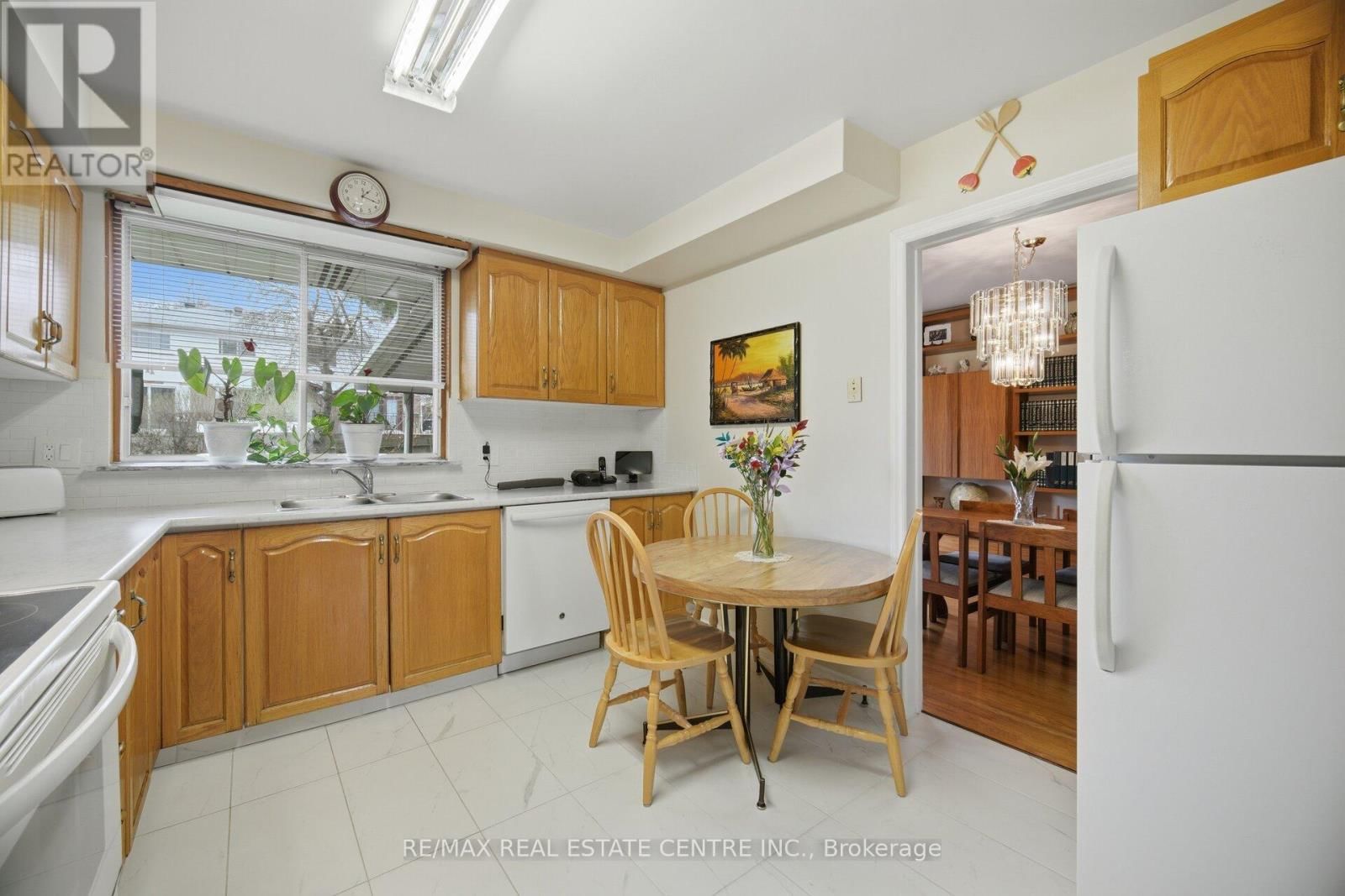 3590 FIELDGATE DRIVE Image 11