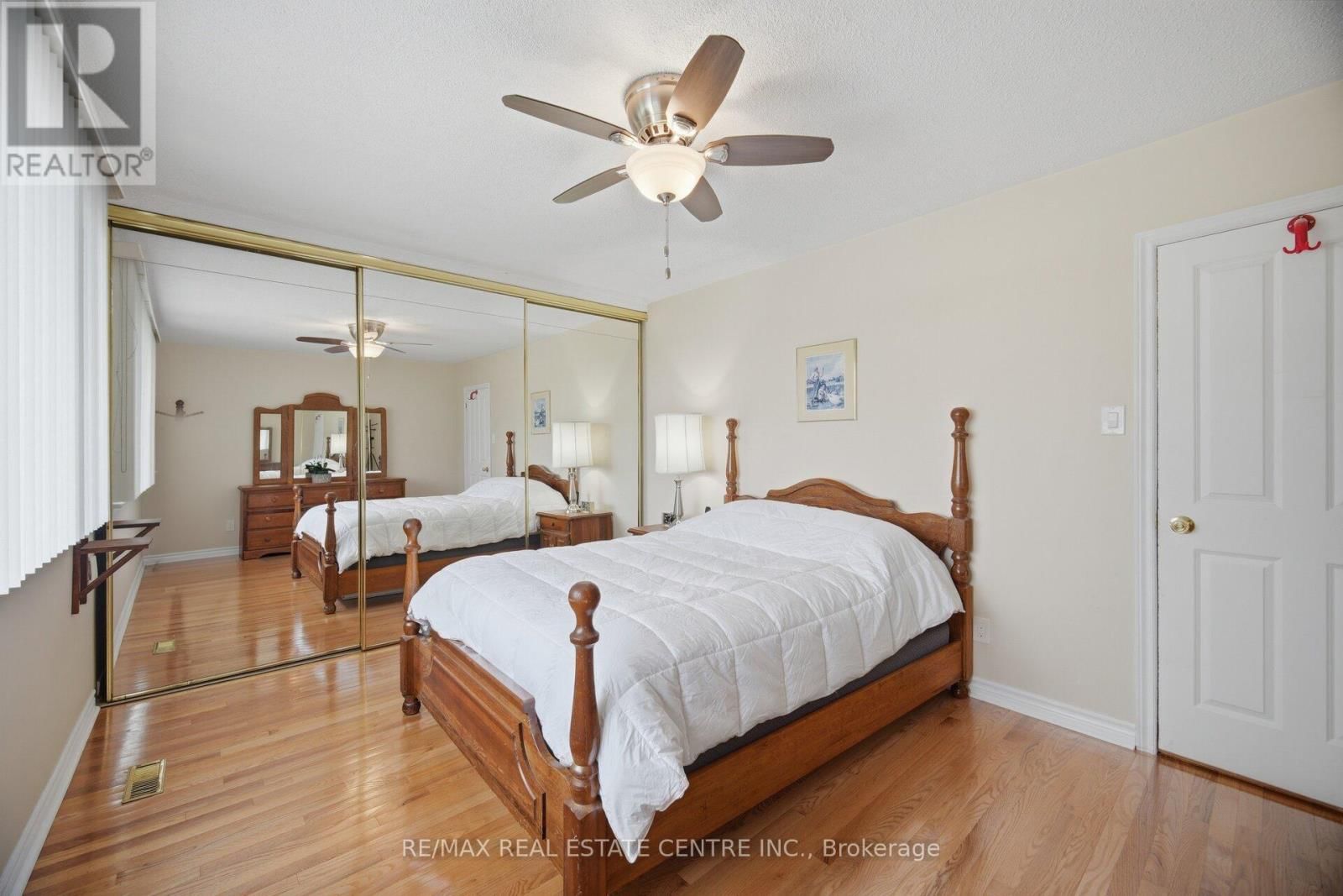 3590 FIELDGATE DRIVE Image 15