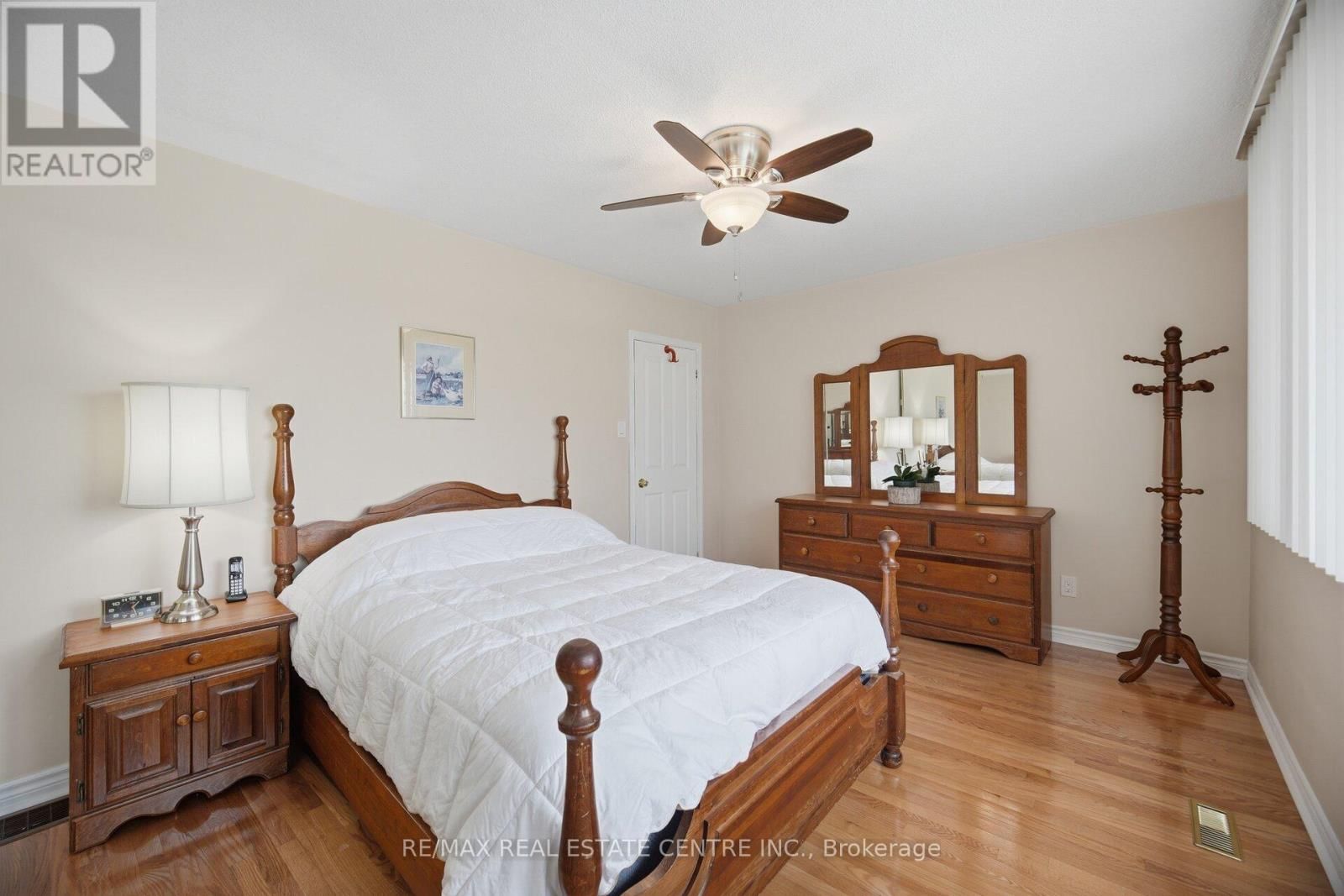 3590 FIELDGATE DRIVE Image 16