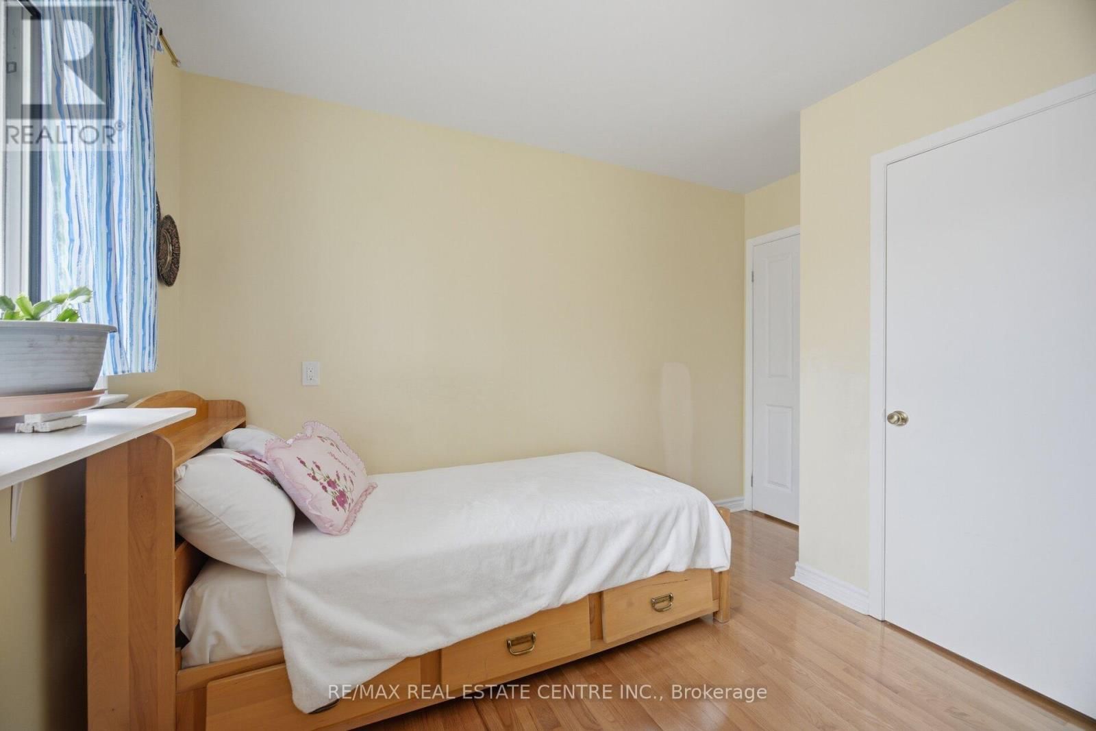 3590 FIELDGATE DRIVE Image 18