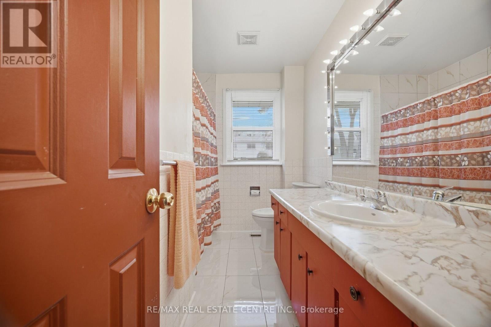 3590 FIELDGATE DRIVE Image 20