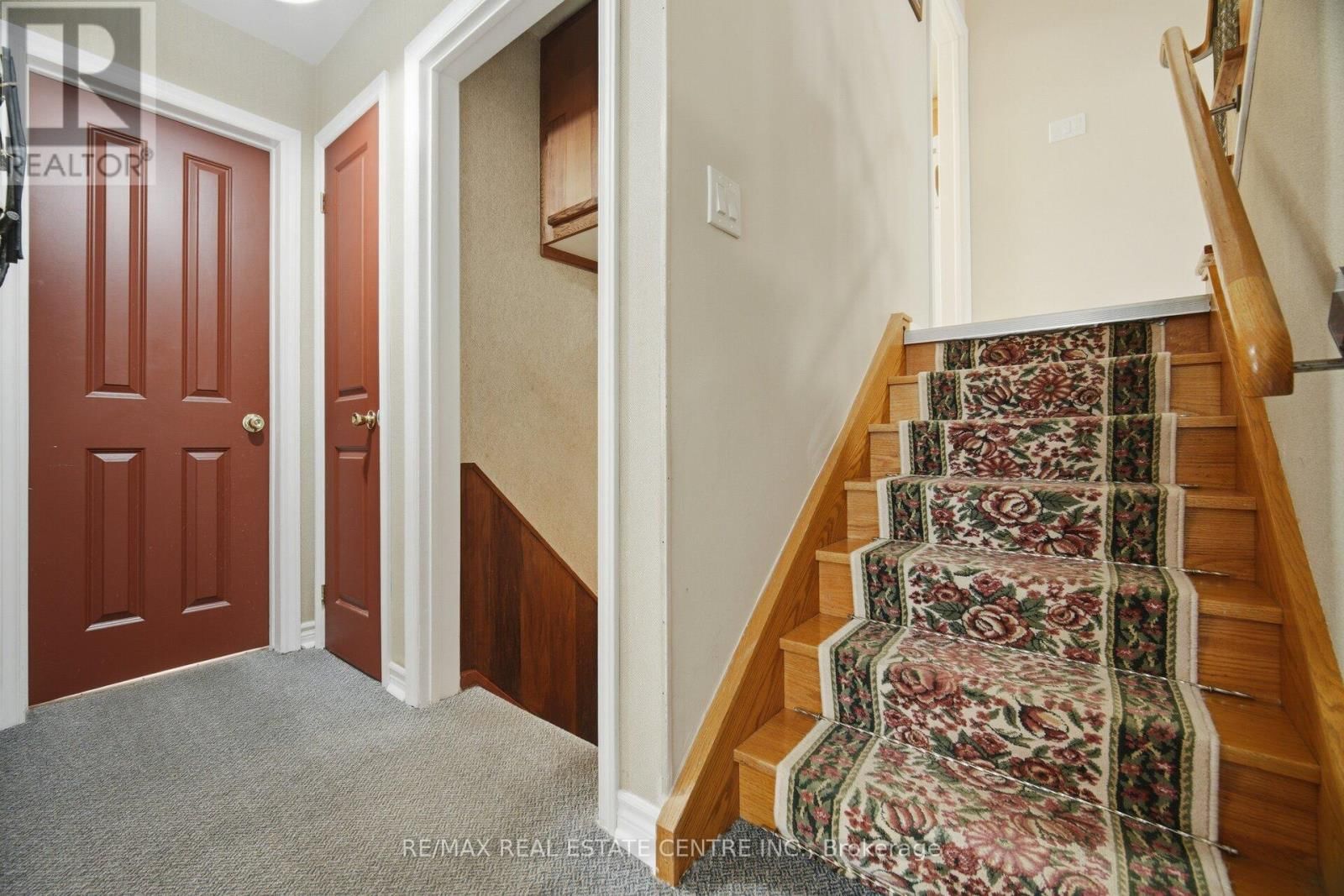 3590 FIELDGATE DRIVE Image 21