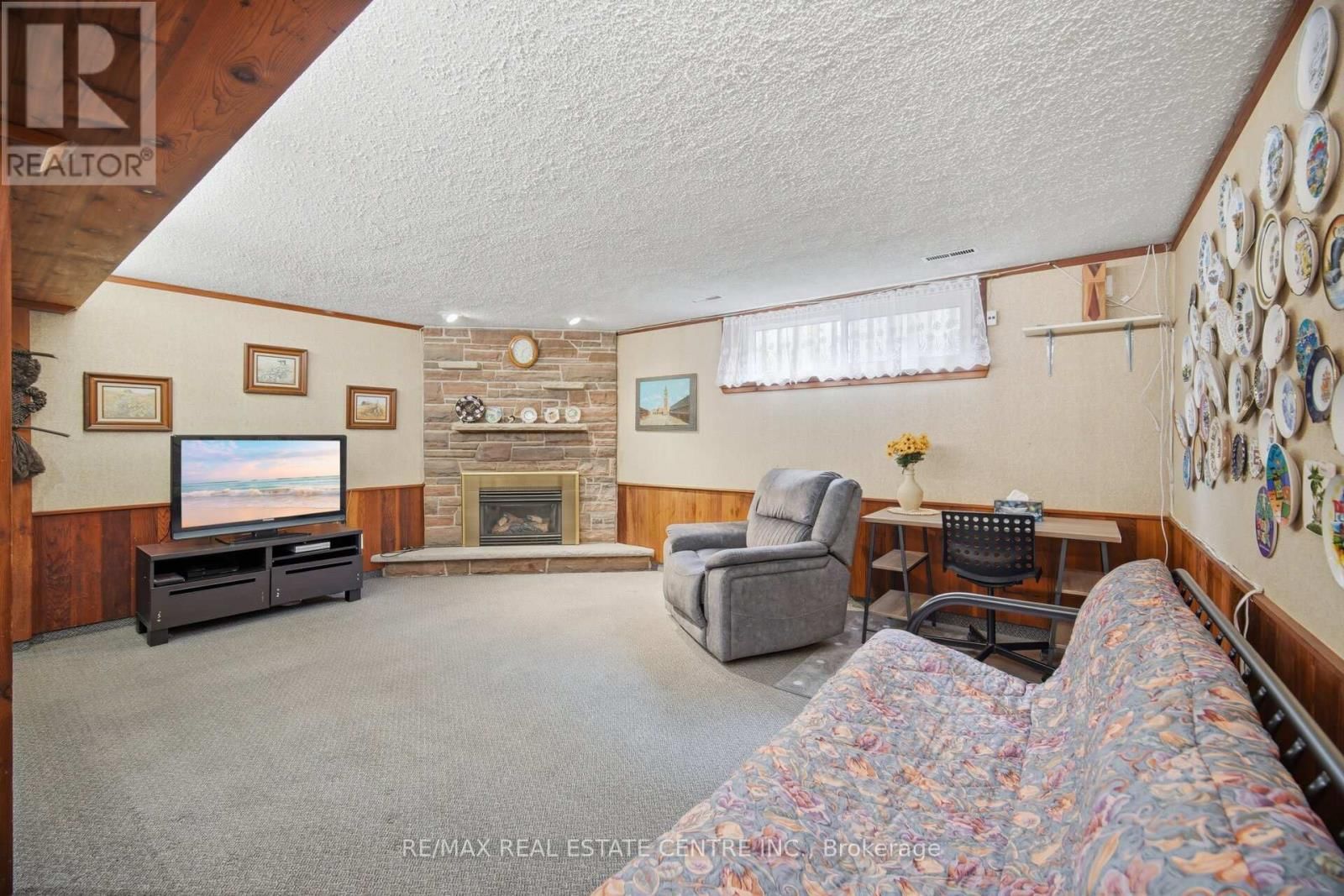 3590 FIELDGATE DRIVE Image 23