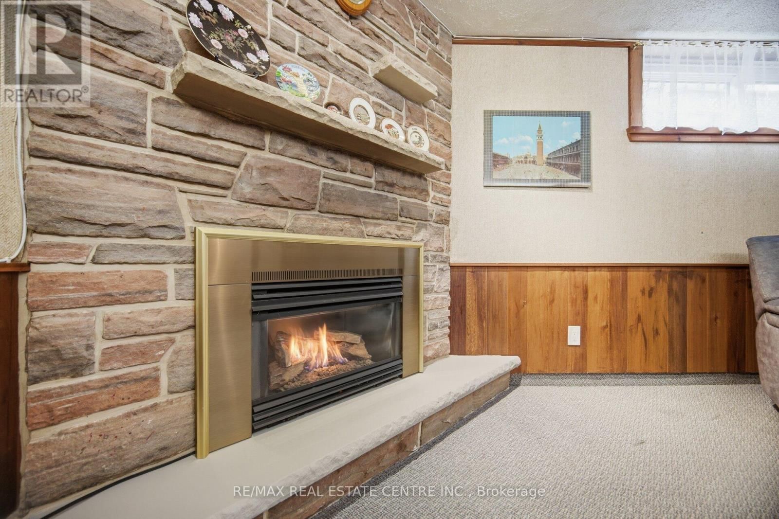 3590 FIELDGATE DRIVE Image 24