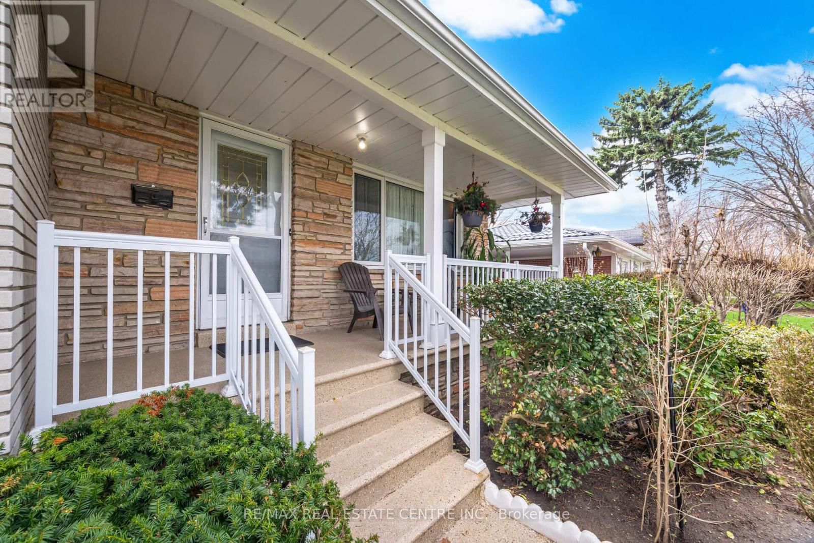 3590 FIELDGATE DRIVE Image 3