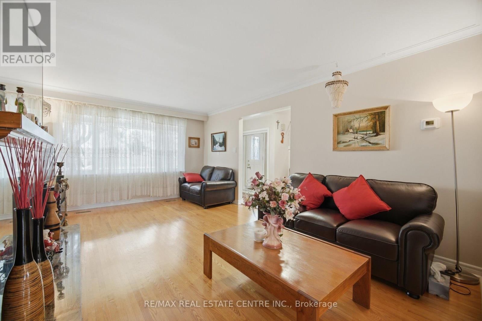 3590 FIELDGATE DRIVE Image 5