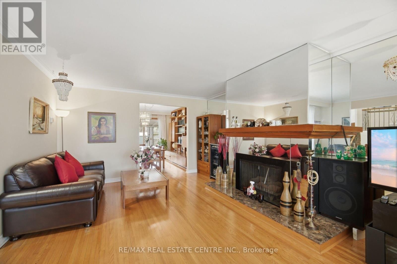 3590 FIELDGATE DRIVE Image 7