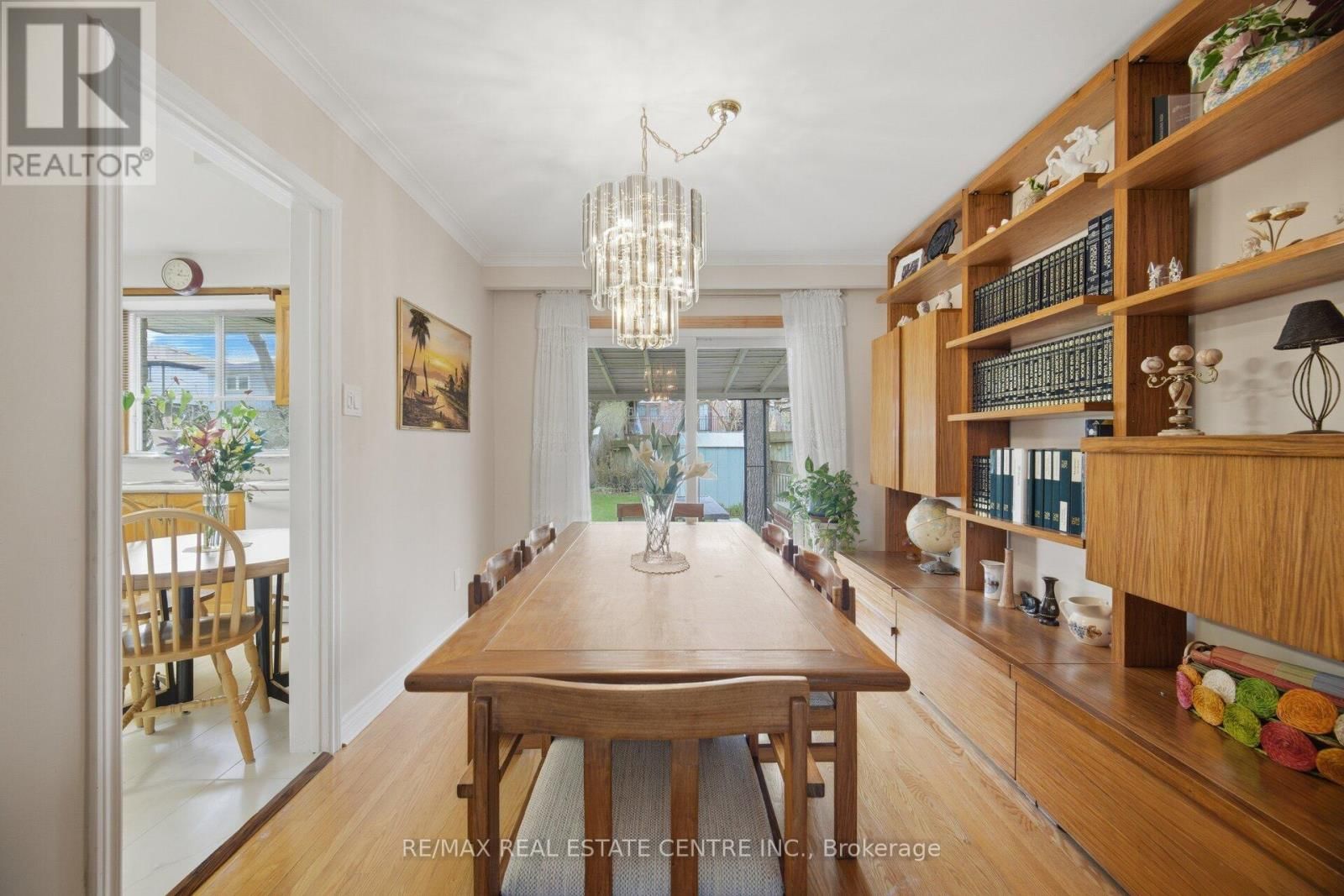 3590 FIELDGATE DRIVE Image 9