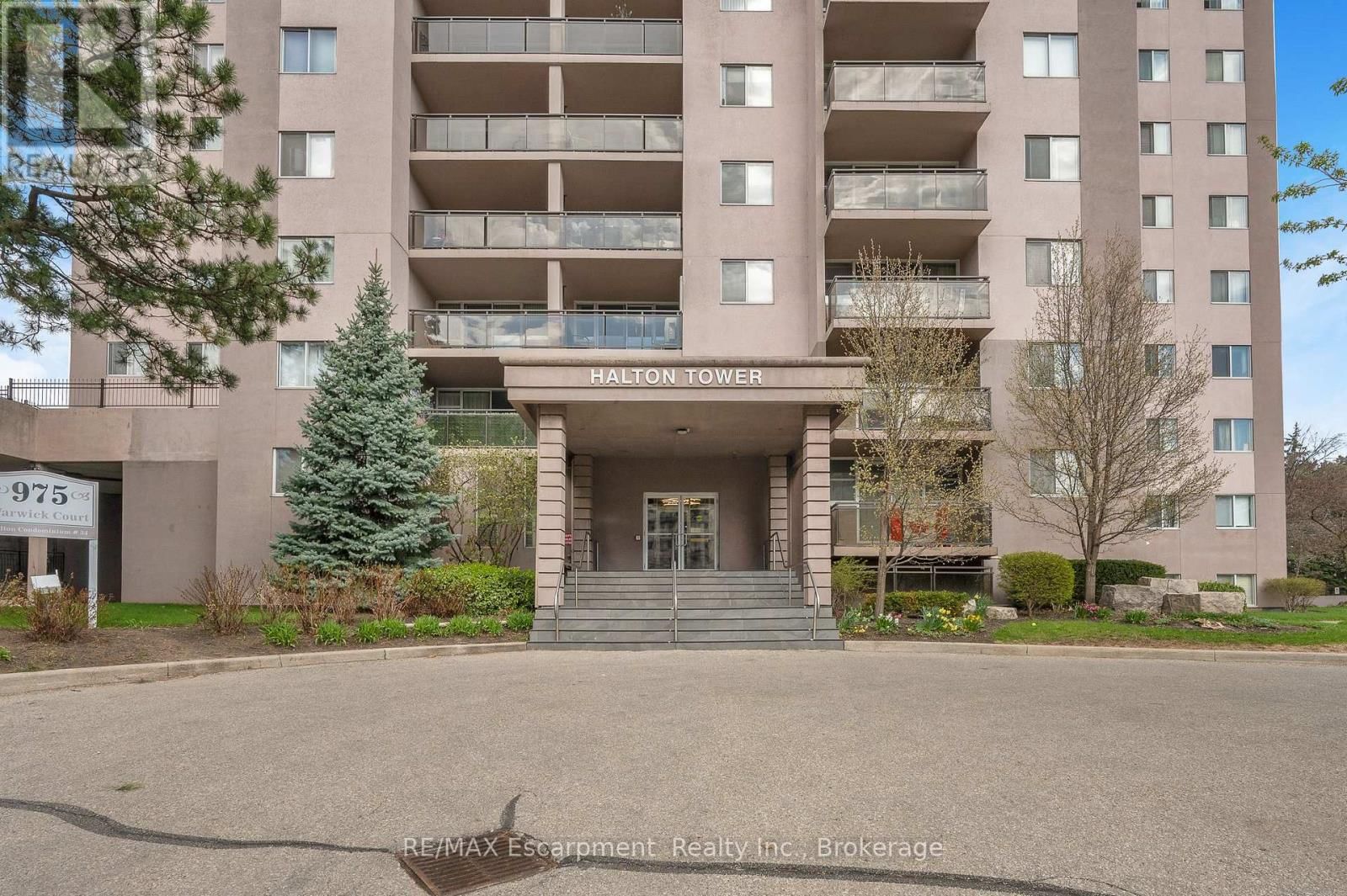 1501 - 975 WARWICK COURT Image 2