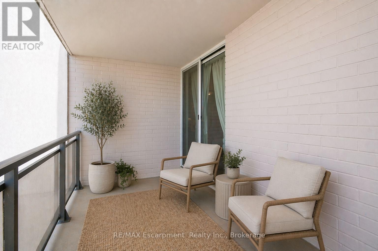 1501 - 975 WARWICK COURT Image 21