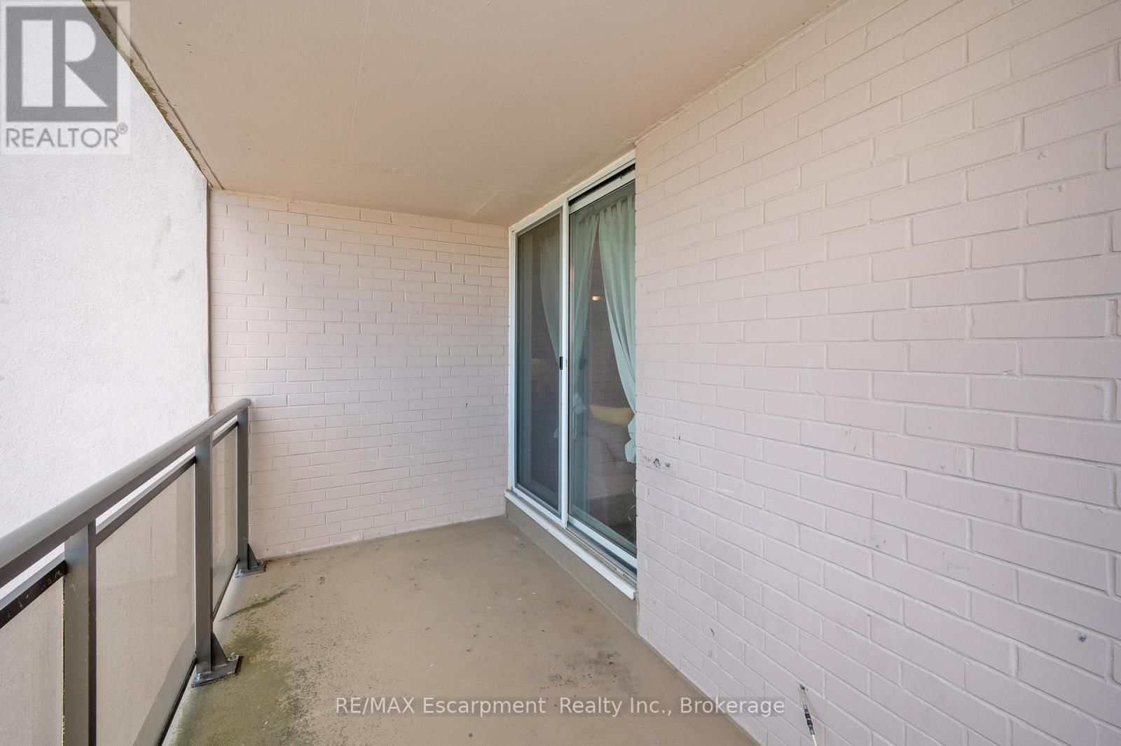 1501 - 975 WARWICK COURT Image 22