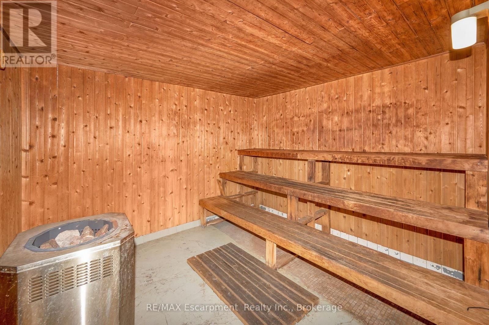 1501 - 975 WARWICK COURT Image 27