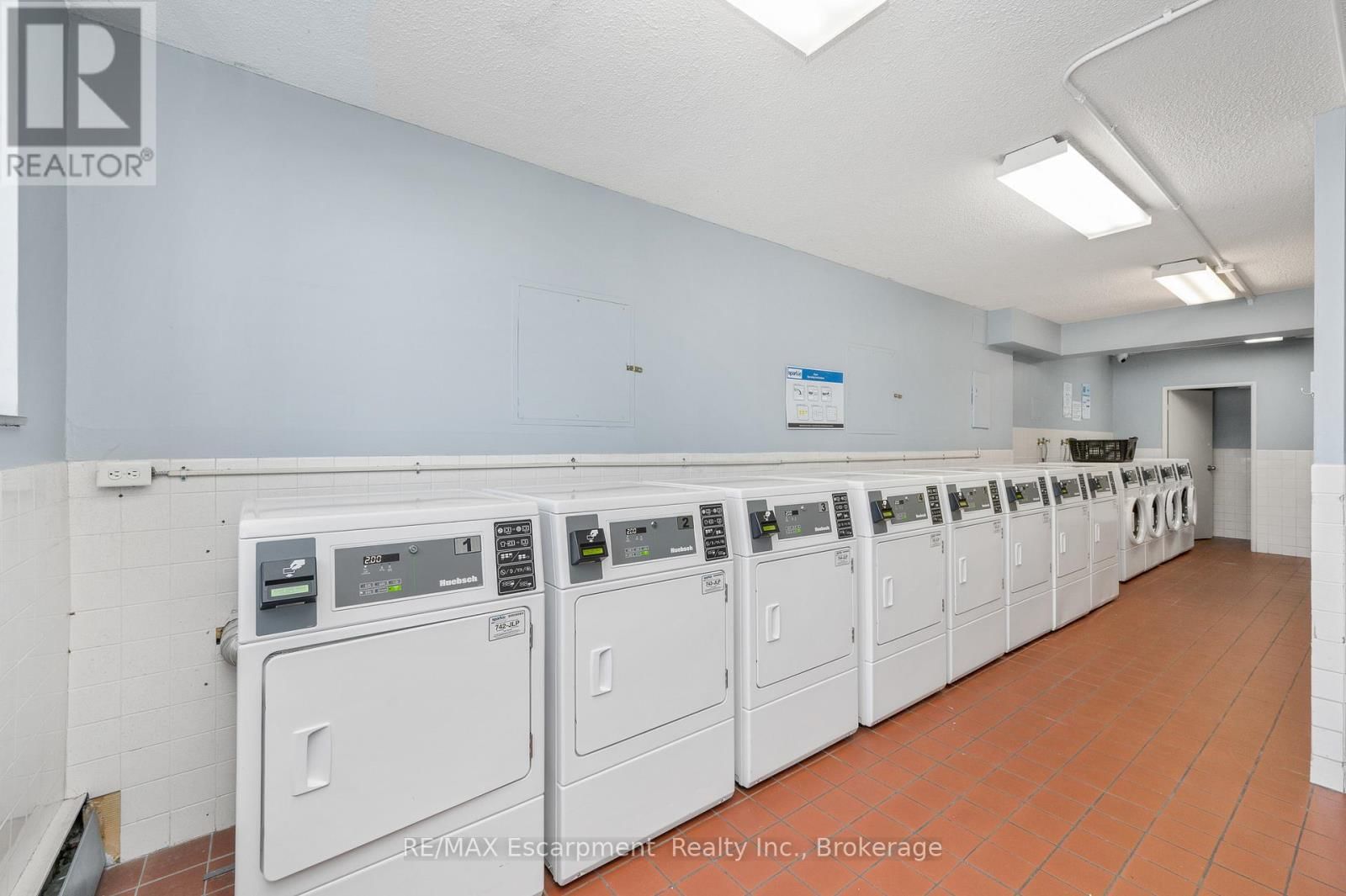 1501 - 975 WARWICK COURT Image 30