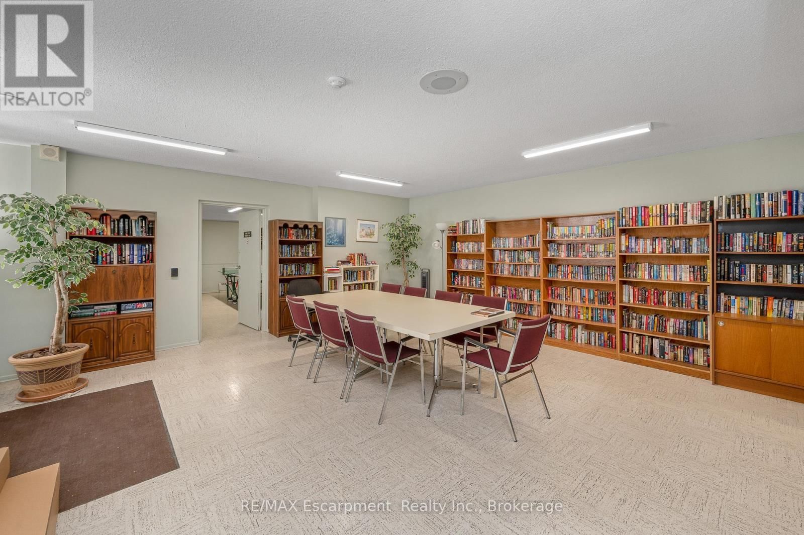 1501 - 975 WARWICK COURT Image 31