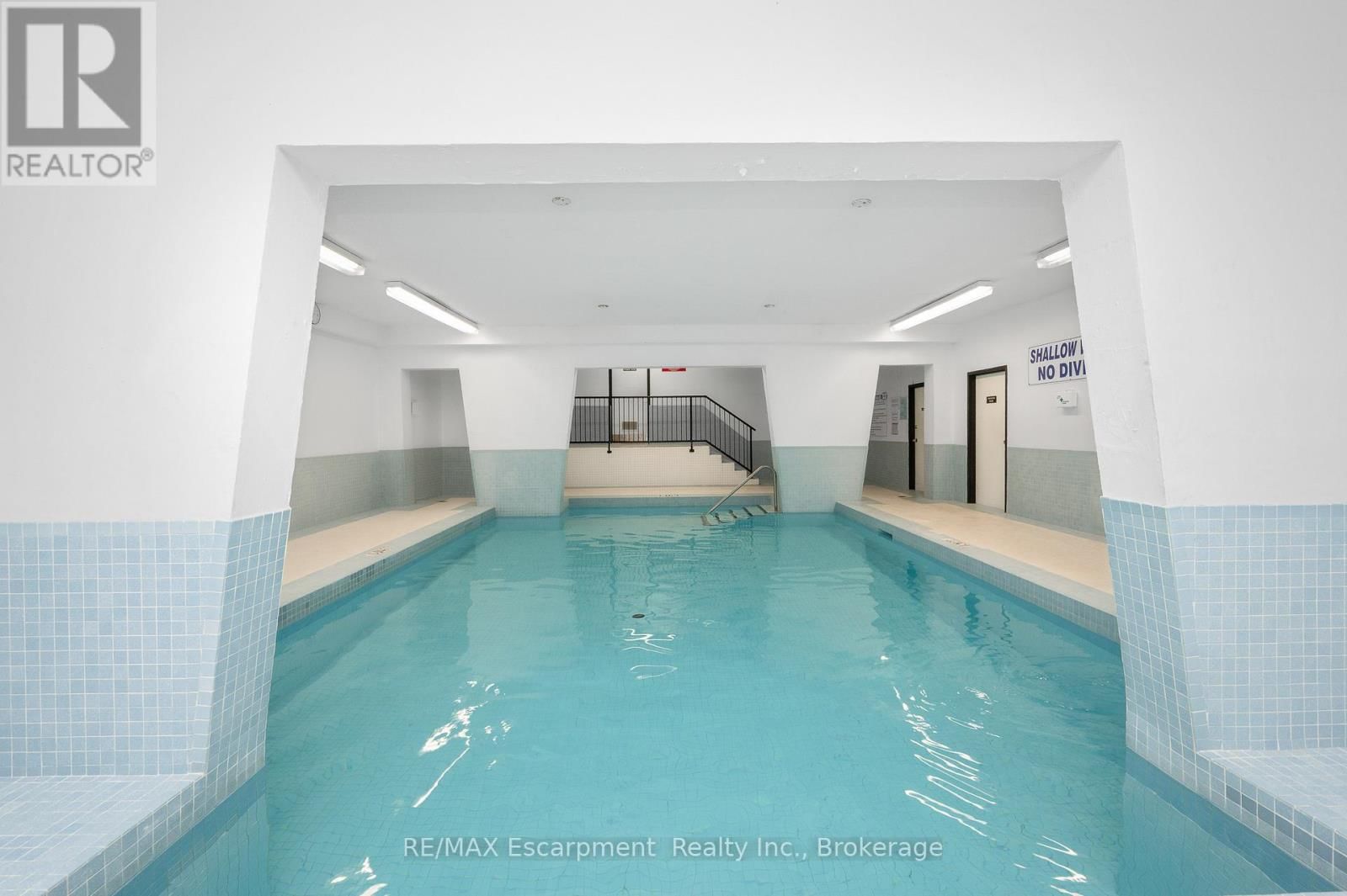 1501 - 975 WARWICK COURT Image 33