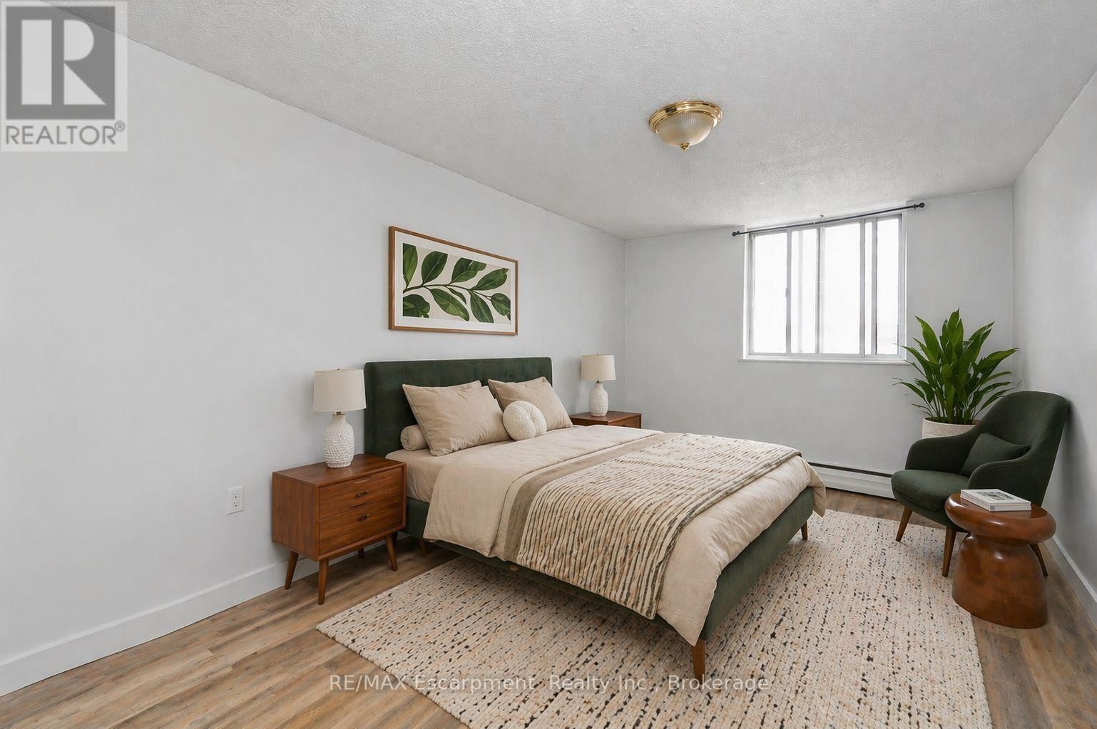 1501 - 975 WARWICK COURT Image 36