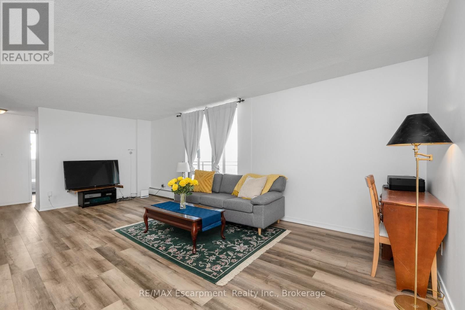 1501 - 975 WARWICK COURT Image 7