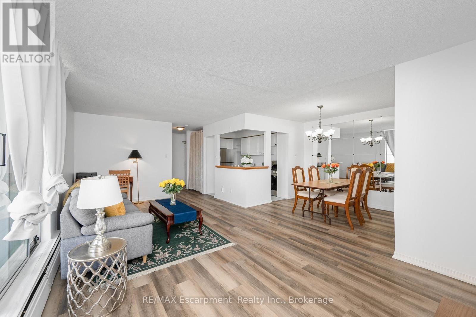 1501 - 975 WARWICK COURT Image 8