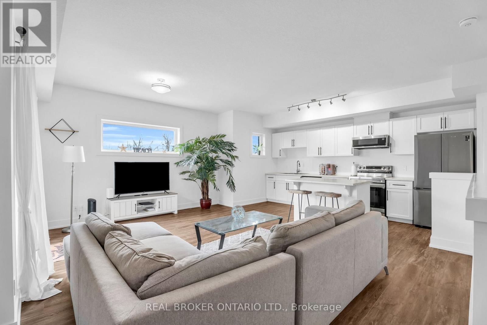 311 - 17 CENTRE STREET Image 18