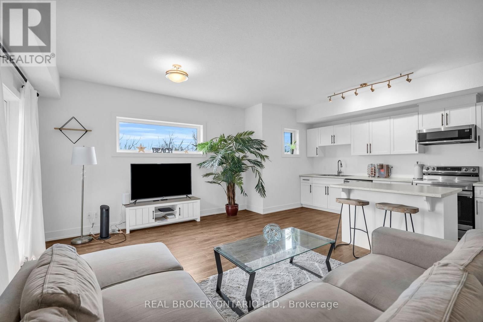 311 - 17 CENTRE STREET Image 19