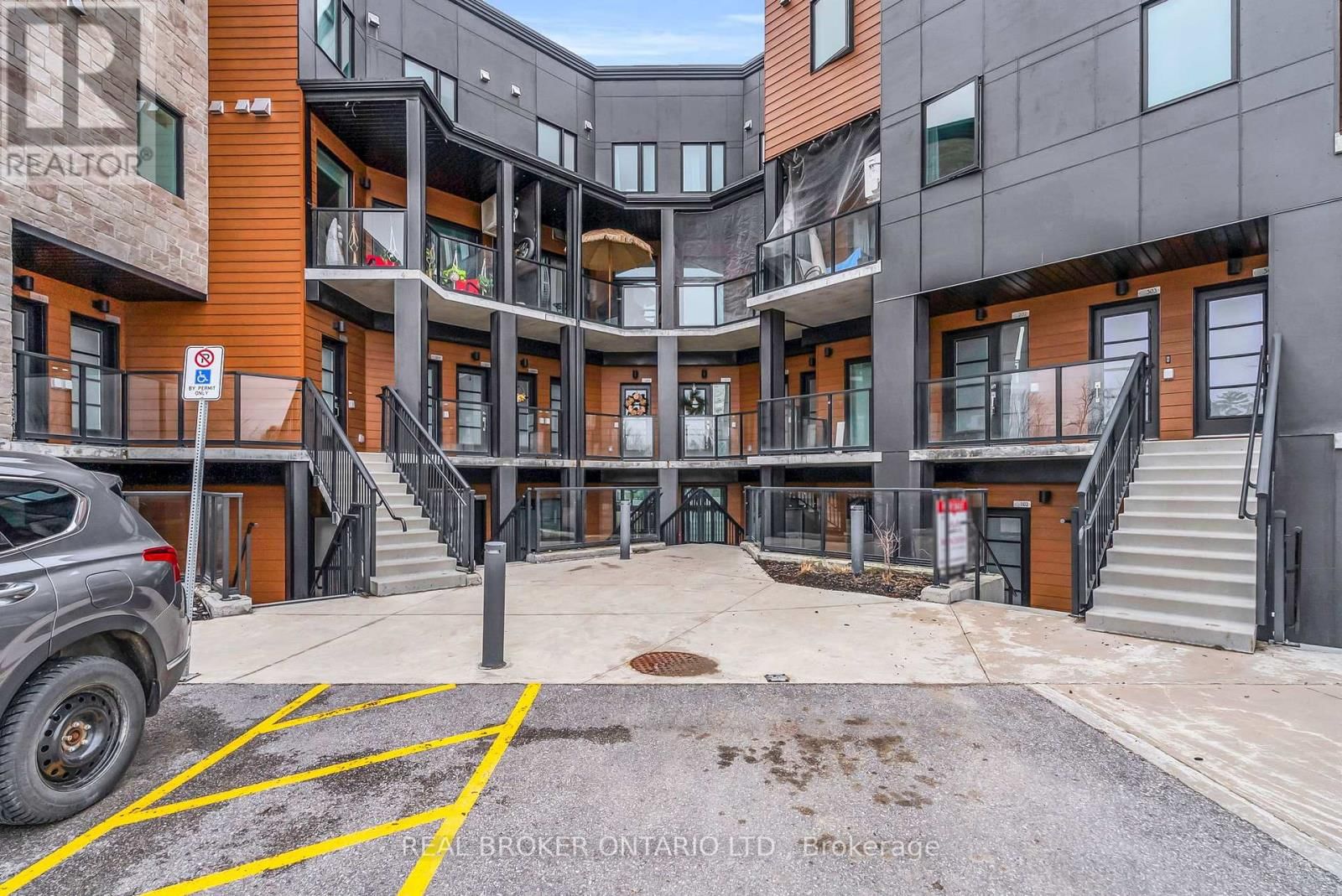 311 - 17 CENTRE STREET Image 2