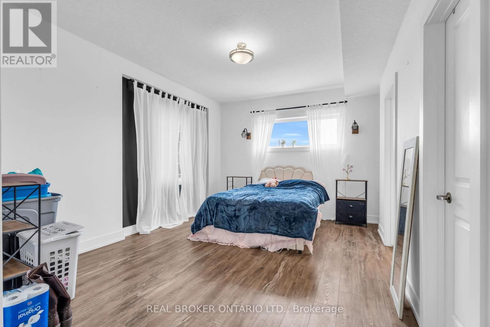 311 - 17 CENTRE STREET Image 24