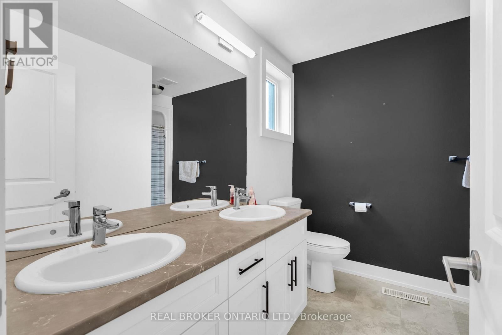 311 - 17 CENTRE STREET Image 25