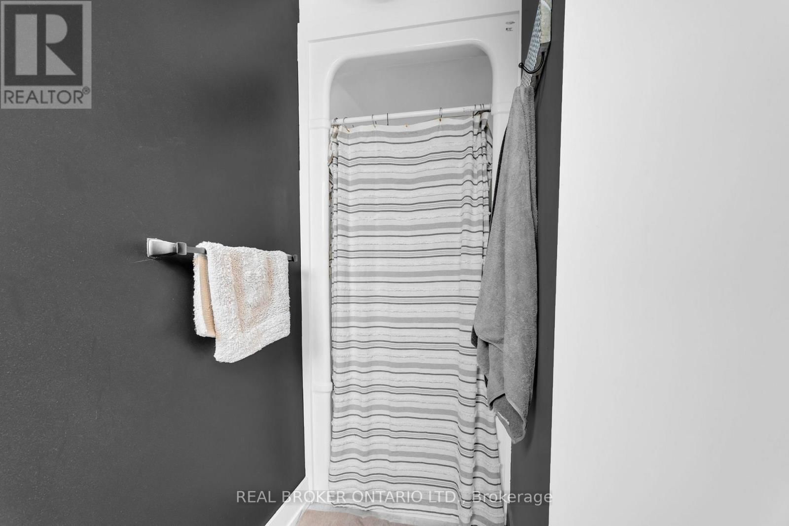 311 - 17 CENTRE STREET Image 26