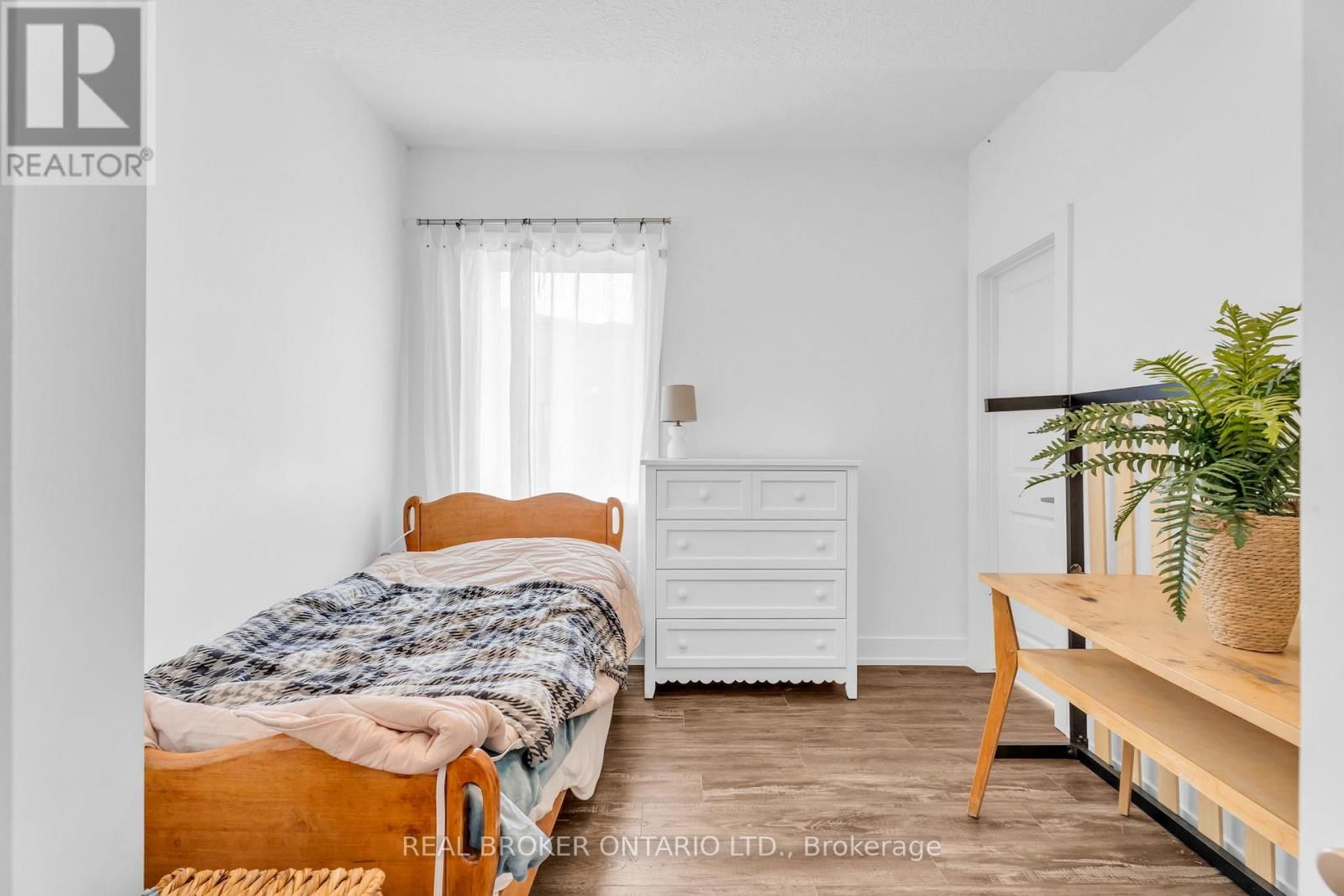 311 - 17 CENTRE STREET Image 27