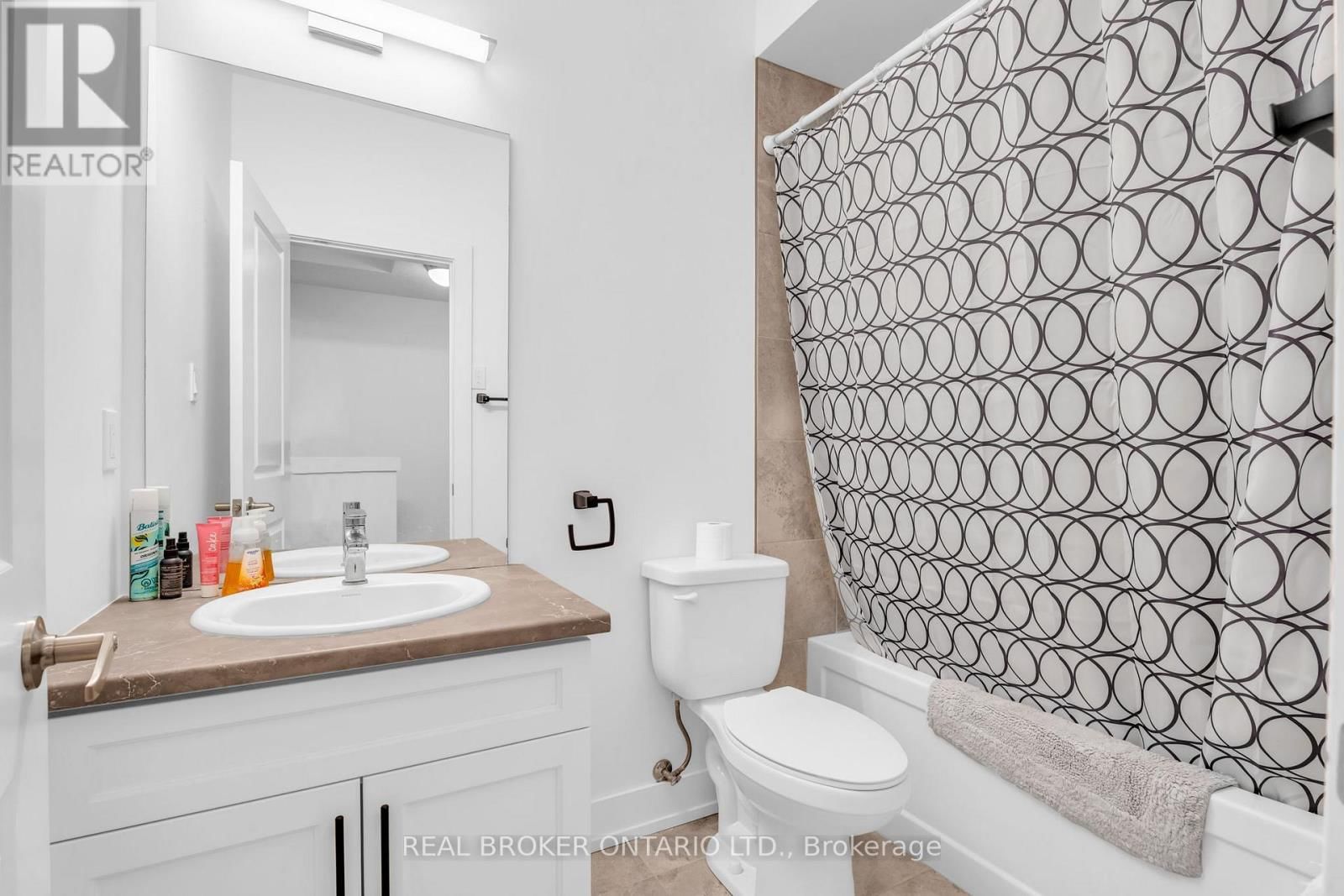 311 - 17 CENTRE STREET Image 28