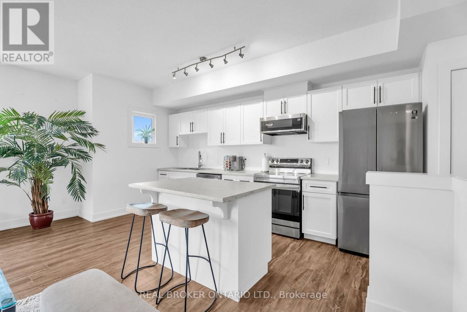 311 - 17 CENTRE STREET Image 7