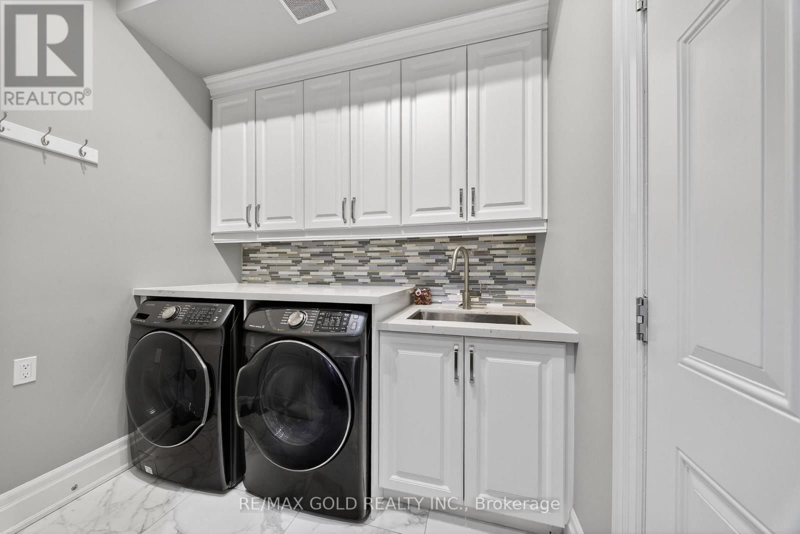 31 FIELDSTONE LANE AVENUE Image 33