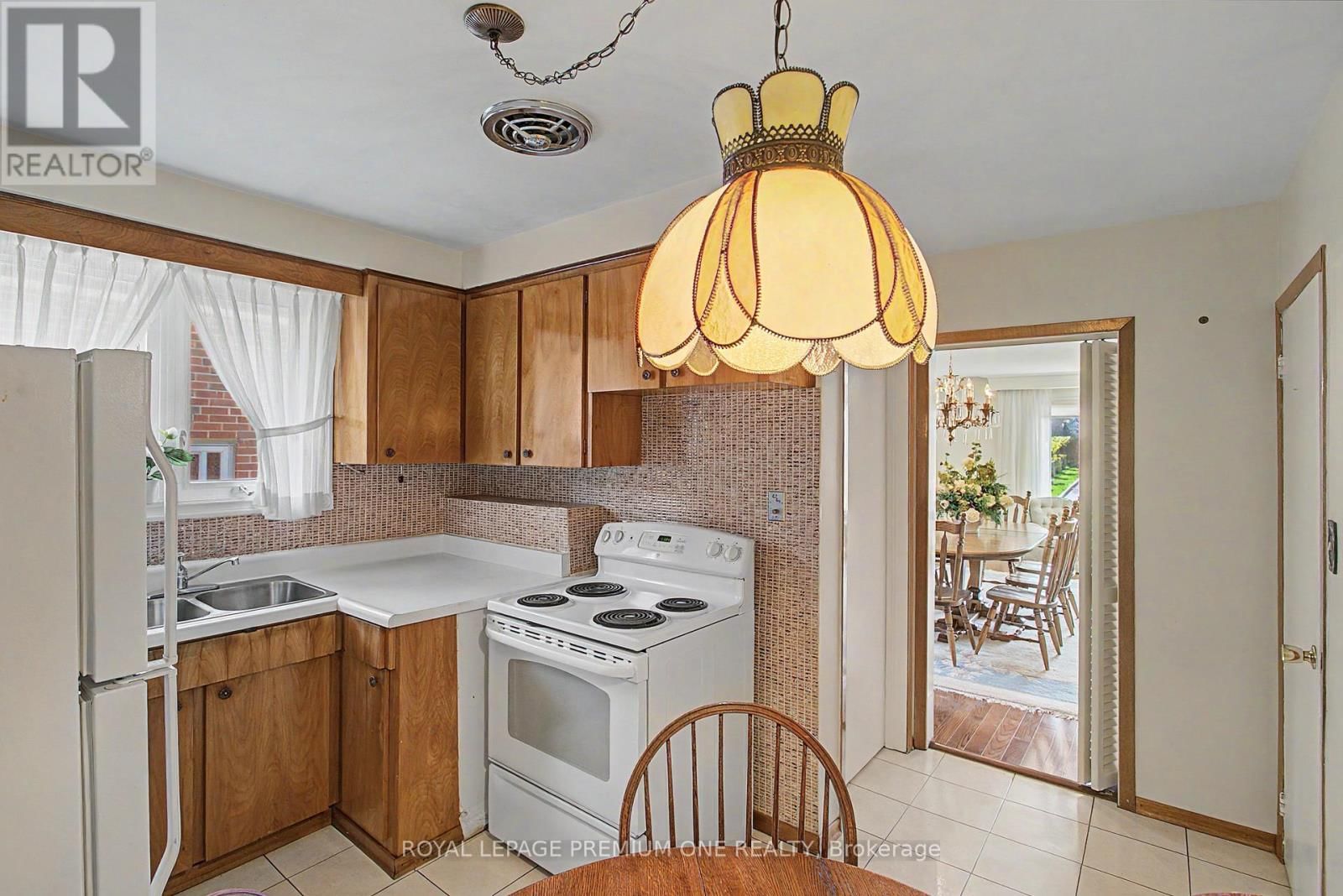 76 TAVISTOCK ROAD Image 17